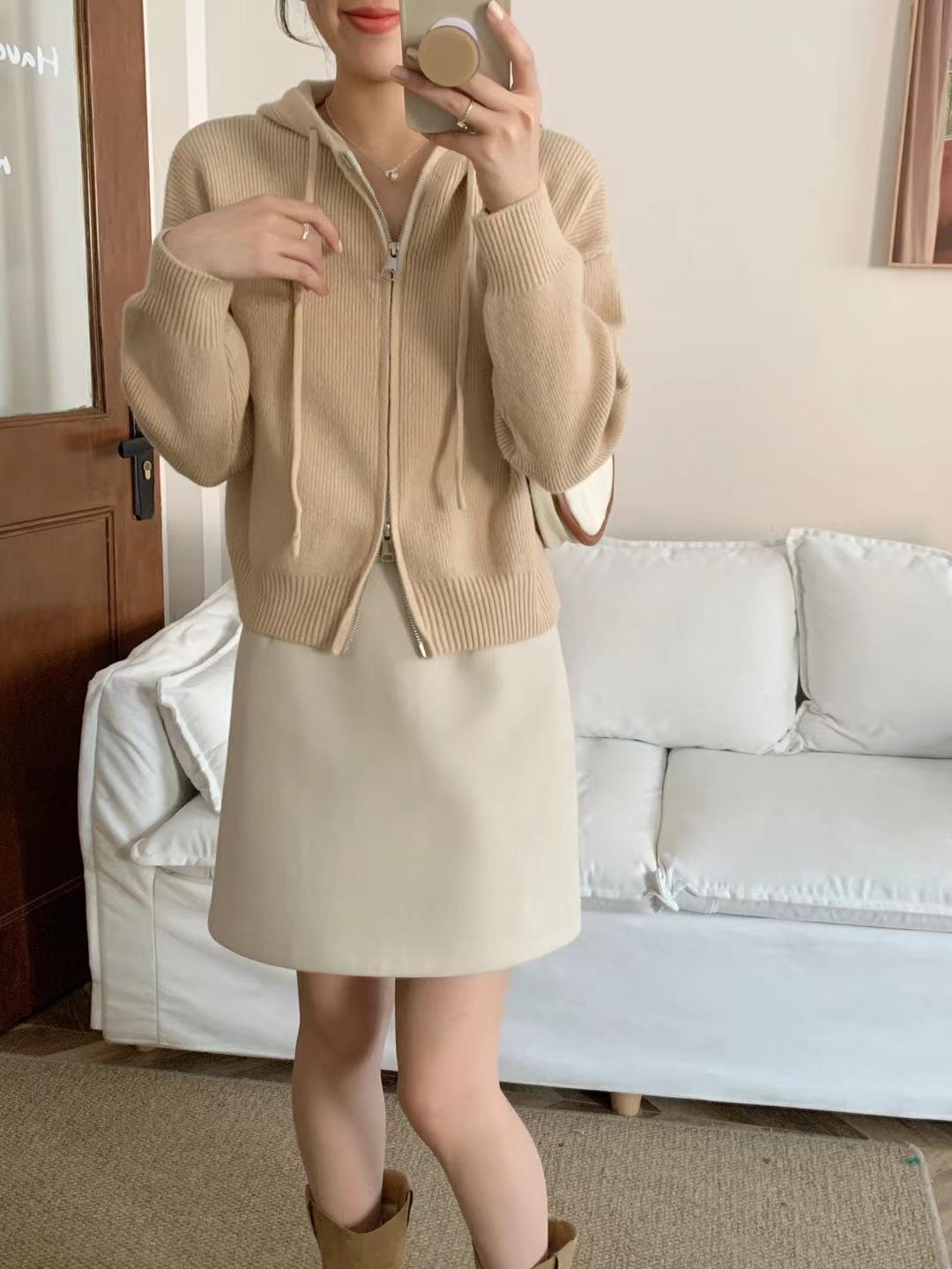 

Корейская версия темпераментного вязаного свитера с капюшоном женского 2025 года, новый осенний дизайн, на молнии, с маленькой кулиской, куртка-свитер one size fits all абрикосовый