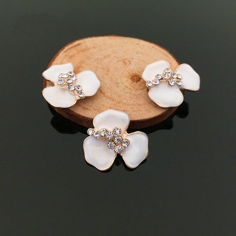 

Engood 100Pcs Three-Petal Sewing Trim & Embellishments Craft Buckles Flower Alloy Rhinestone Buttons for DIY Hair Accessories білий