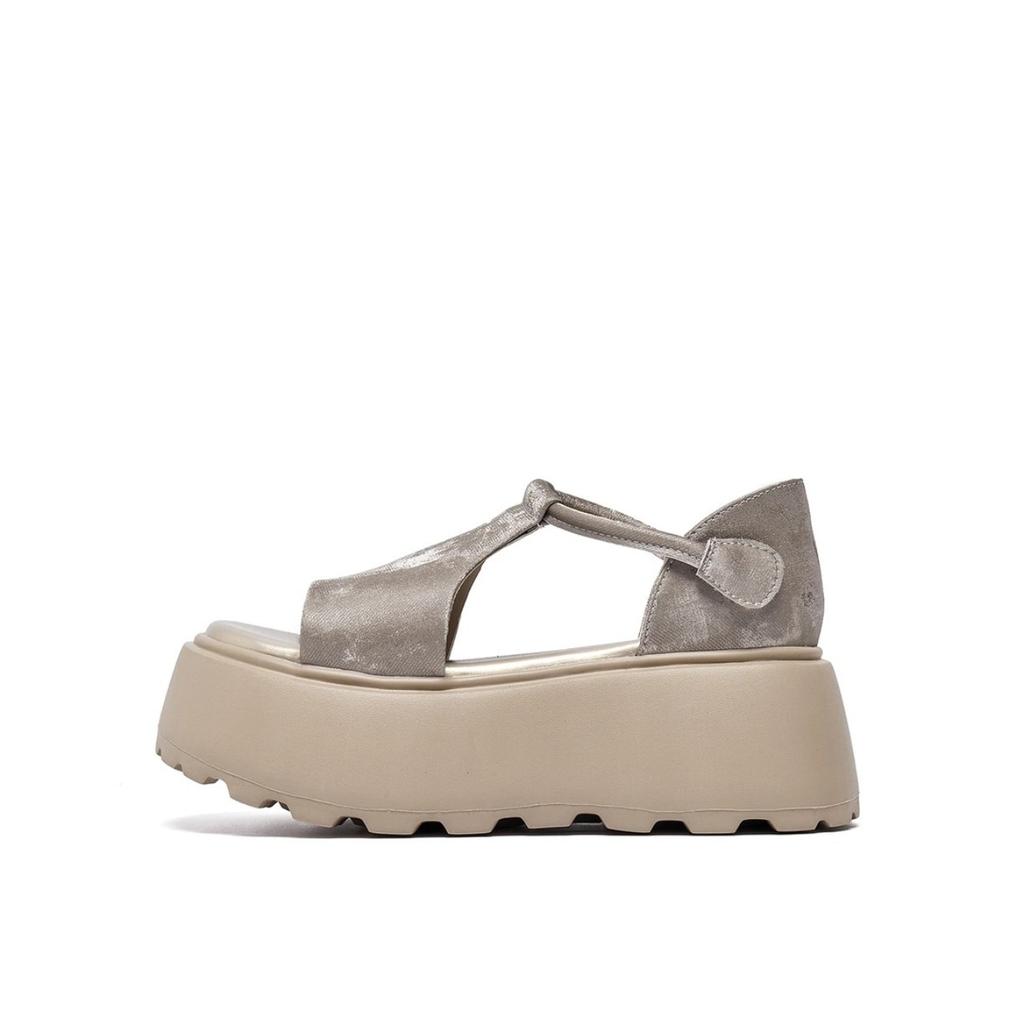 French simple open-toed sandals women's outer wear 2025 summer new thick-soled heightening muffin comfortable Roman beach shoes