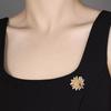 Smell Chrysanthemum Brooch High-End Female Cute Little Bee Daisy Corsage Fashion Animal And Plant Anti-Light Pin Suit Accessories