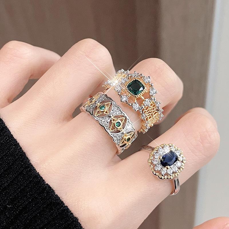 Italian Court Style Hollow Pattern Two-Color Gold Lace Seiko Light Luxury High-End Sense Emerald Square Diamond Ring Women