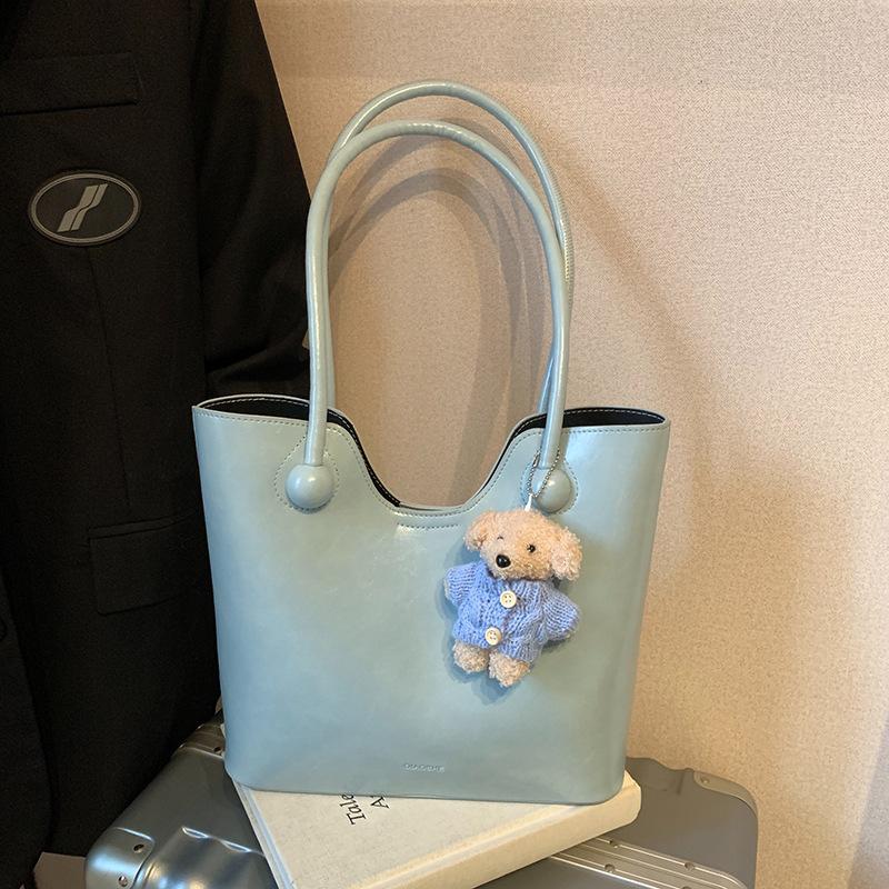 Large-capacity commuter underarm bag women's new spring and summer fashion shoulder bag commuter tote bag to work