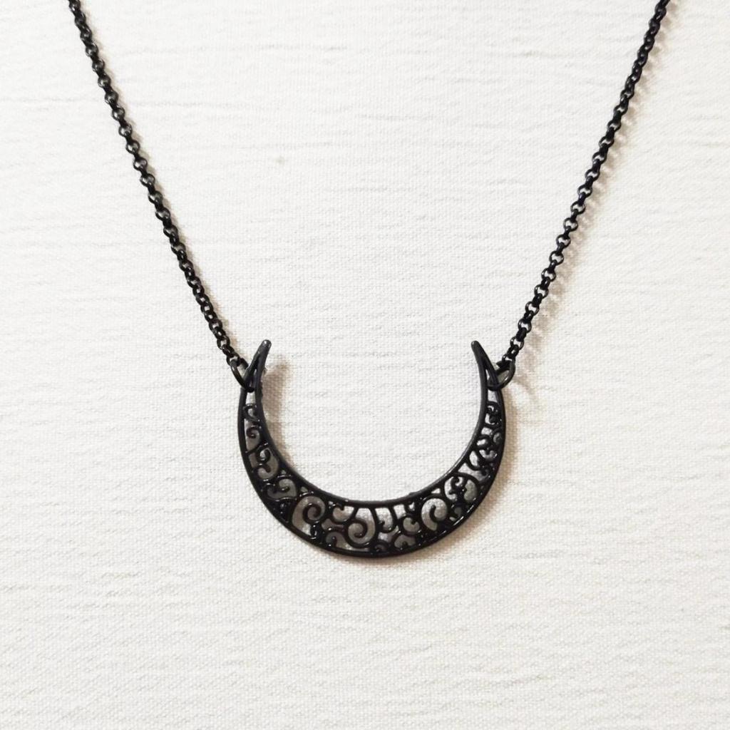 Gothic Minimalism Black Crescent Moon Witchcraft Pendant Black Rope Necklace for Women Halloween Party Jewelry Accessories Gifts