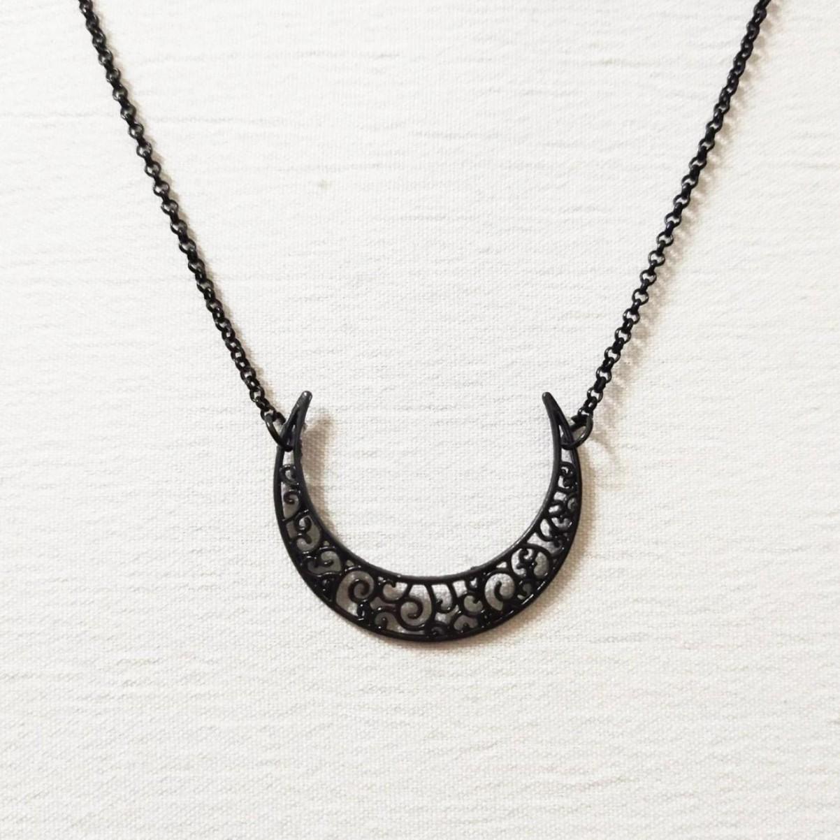 

Gothic Minimalism Black Crescent Moon Witchcraft Pendant Black Rope Necklace for Women Halloween Party Jewelry Accessories Gifts