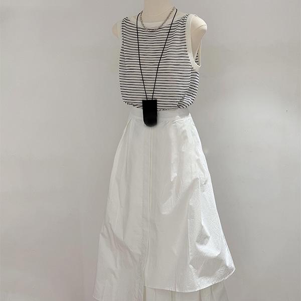 

2025 Women s Summer Age-Defying Petite Outfit: Sleeveless Striped Top & White Midi Skirt Set S (80-95 jin)