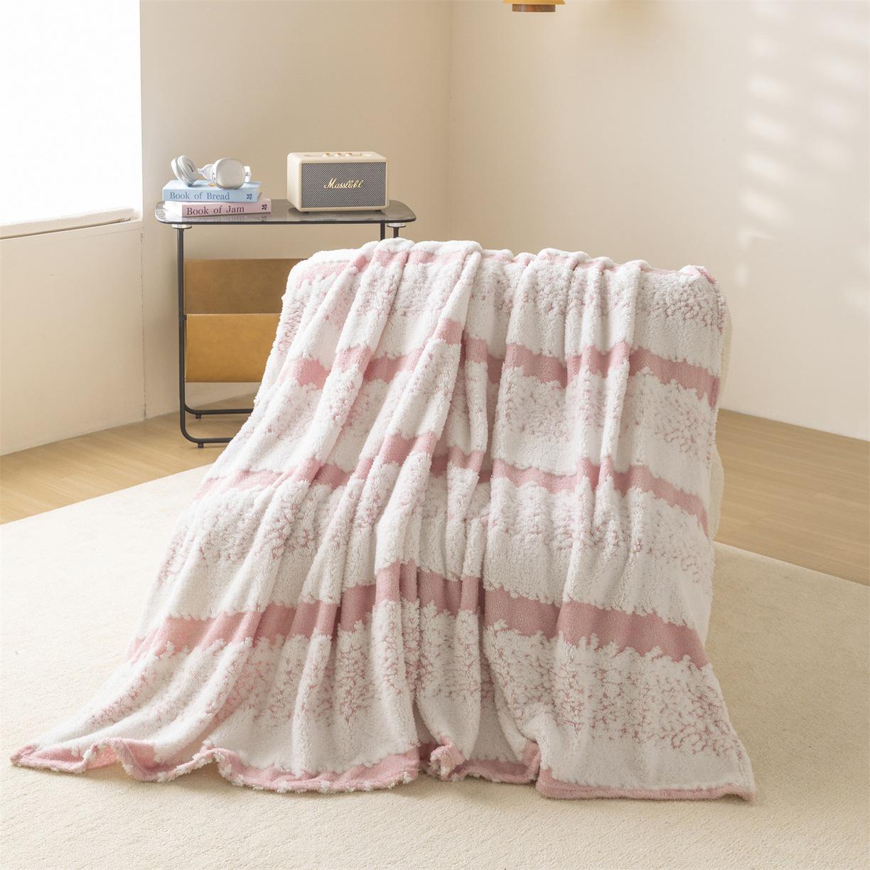 

2025 Two-Tone Cationic Jacquard Blanket: Fresh, Stylish Stripes 70x100 cm