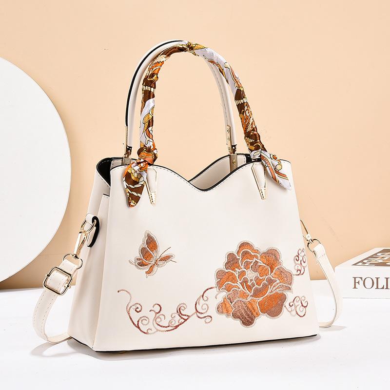 Women's Embroidered Handbag Versatile Fashion Flower Embroidered Women's Bag Large Capacity Crossbody Shoulder Bag