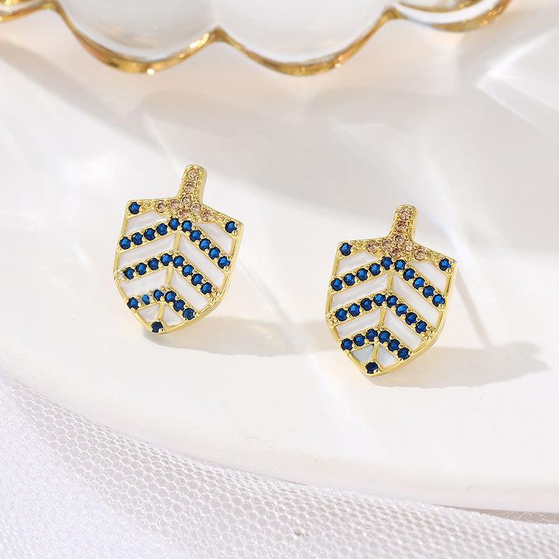Korean Version of Fashion Temperament Shield Stud Earrings Women's High Sense Niche Light Luxury Medium Cold Wind Earrings