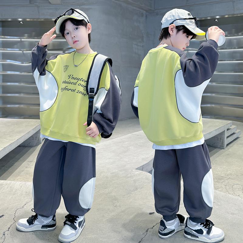 Boys' Autumn Set 2026 New Mid sized Children's Autumn Dress Loose Boys' Spring and Autumn Style Children's Splicing Hoodie Handsome