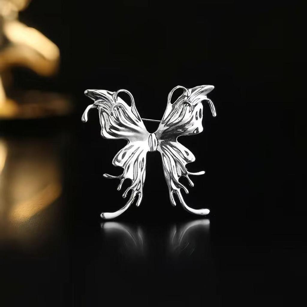 Butterfly Luminous Metal Tassel Brooch – Elegant & Versatile Alloy Accessory