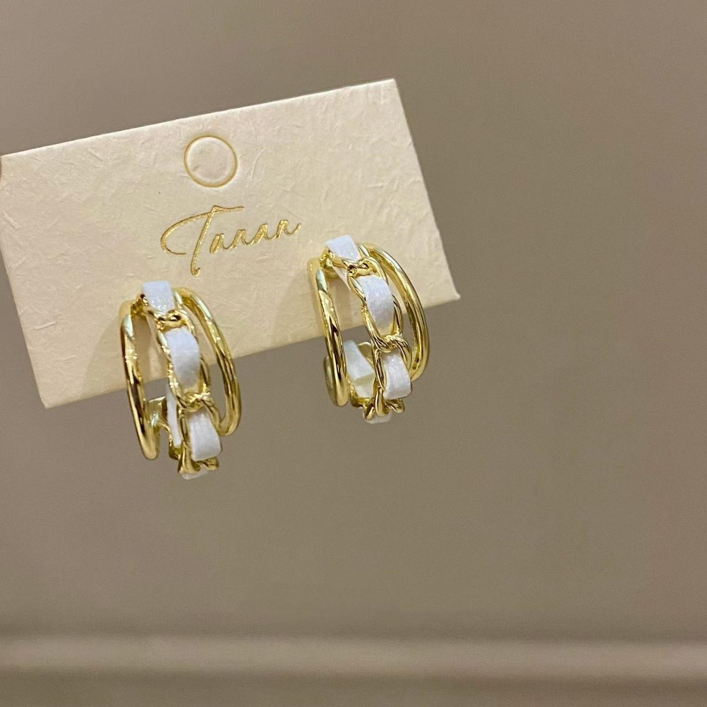Elegant French Leather C-Shaped Earrings: Retro, Exquisite, Versatile High-End Aesthetic