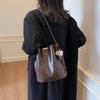 Trend 2025 New Winter Casual Fashion Bucket Retro Shoulder Bag Versatile Underarm Handbag