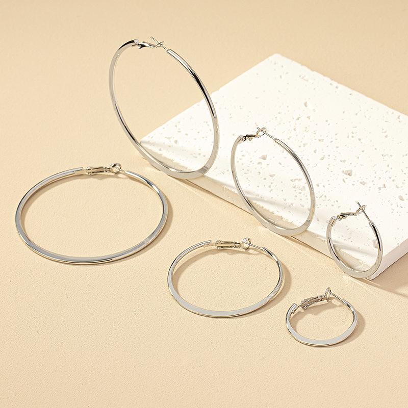 

European & American Geometric Circle Earrings: Retro, Exaggerated Fashion for Women