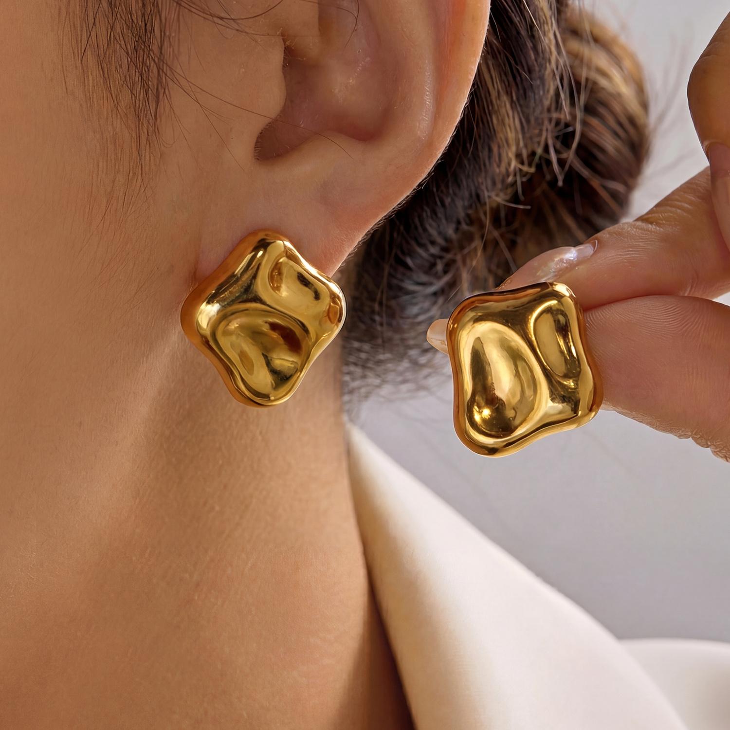 Minimalist Irregular Pleats Geometry Stud Earrings for Women Temperament Spiral Circle Earrings Daily Jewelry Gift