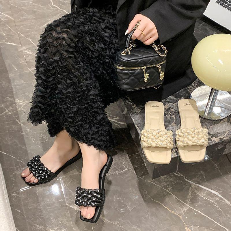 Wearing flat-bottomed beach one-word sandals fashion with skirts 2025 summer new Internet celebrities small fragrant wind pearl slippers women