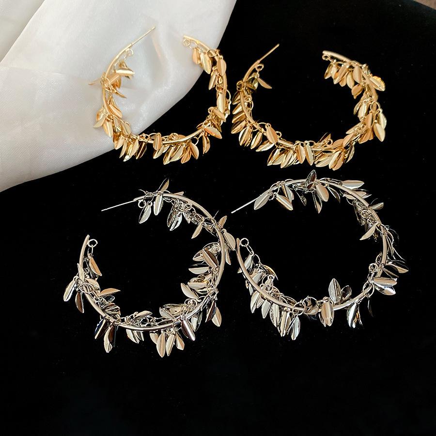 C-shaped Leaf Fringed Earrings, Fashionable Design, Cold Wind Studs, High-end Sense, Personalized Niche Earrings.