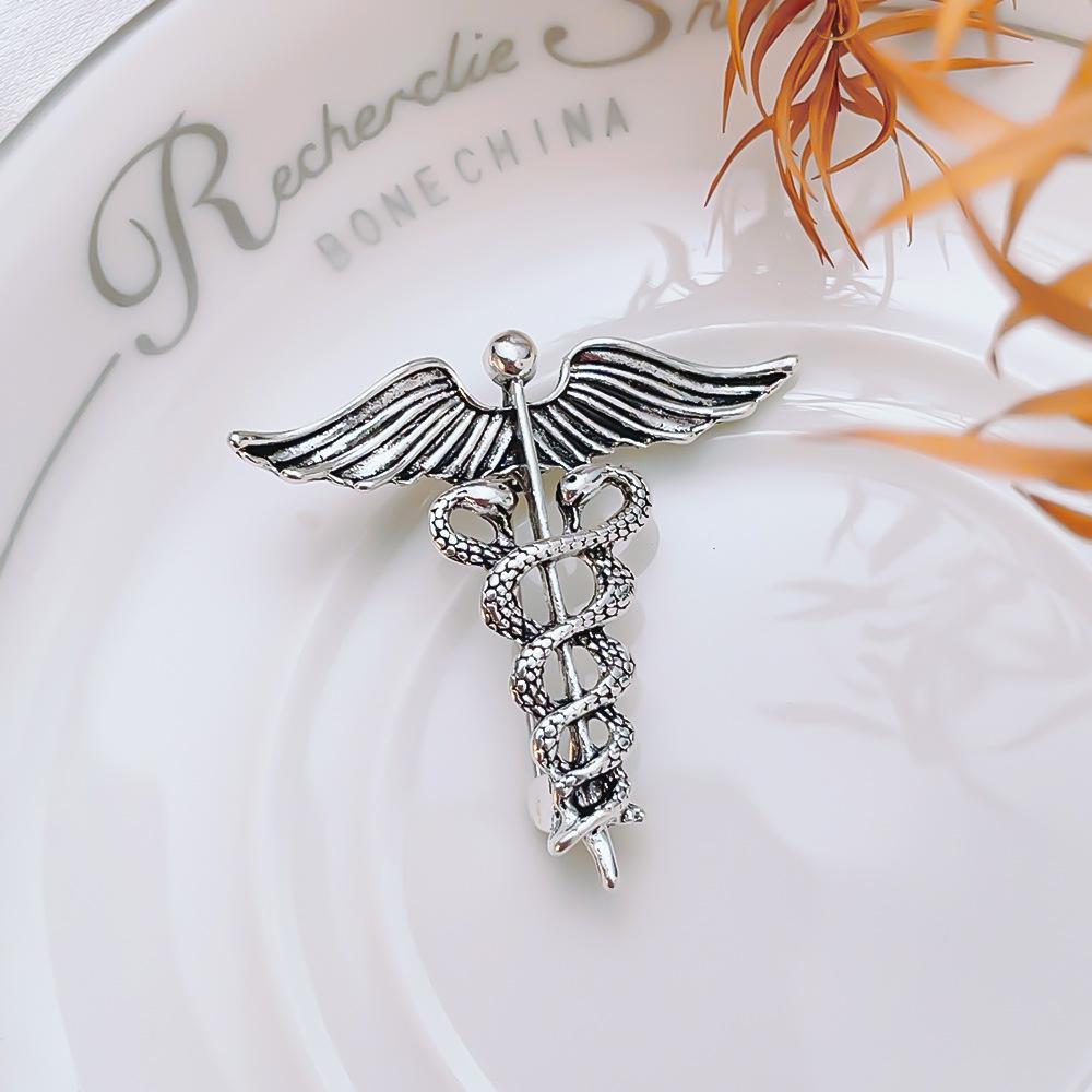 Tierkreiszeichen Schlange Brosche Vintage Personalisiert Verdrehte Schlange Legierung Kleidung mit AnstecknadelWeiblichKostümschmuck & Accessoires