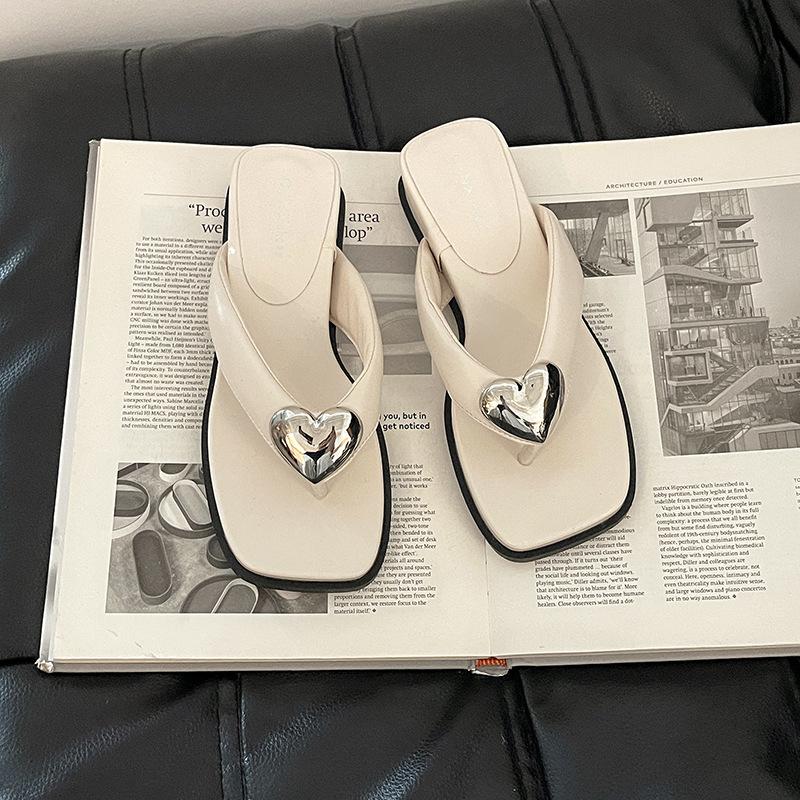 Fashion Metal Buckle Flat Bottom Flip-flop Foot Cool Slippers Summer Versatile Soft Bottom Sandals Vacation Women's Wedge Slippers