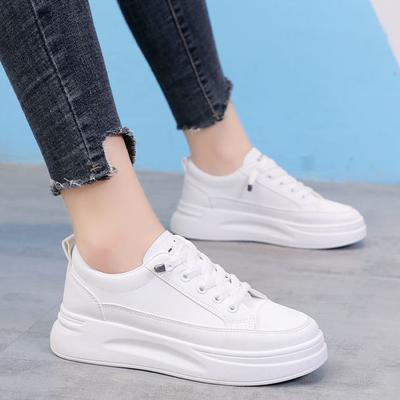 Petites chaussures blanches pour femmes 2025 été nouvelles chaussures tendance version coréenne chaussures de skate polyvalentes plateforme sport décontracté chaussures pour femmes respirantes wh