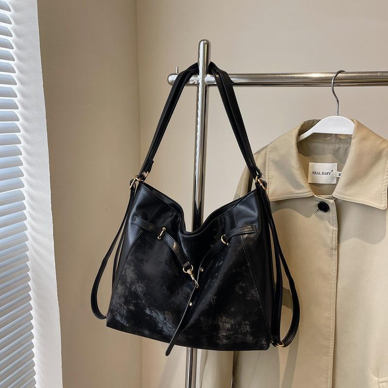 

Large capacity tote bag women s new autumn and winter retro commuter shoulder bag premium backpack