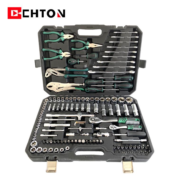 

Набор из 131 предмета из хромованадиевой стали с быстродействующим храповым механизмом на 72 зубца, гаечным ключом двойного назначения, удлинителем и перламутровым никелевым покрытием.