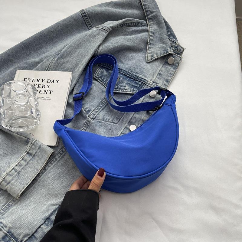 

Нейлоновая сумка-мессенджер женская 2025 новая трендовая сумка-пельмень легкий спортивный стиль маленькая сумка-сателлит подмышечная на плечо Сумки синий