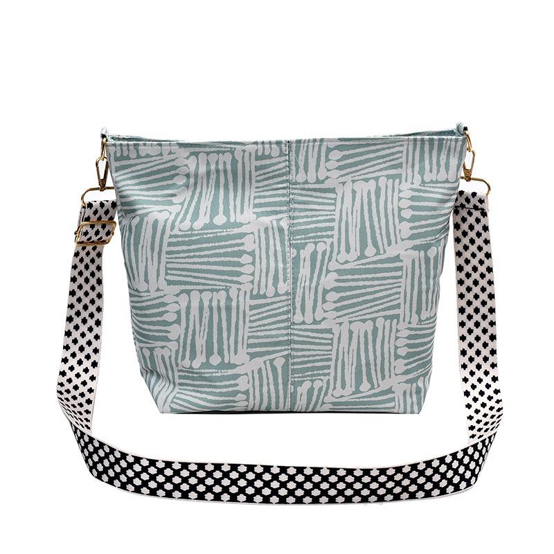 Large capacity striped canvas messenger bag women's new autumn lazy wind messenger bag commuter shoulder bag