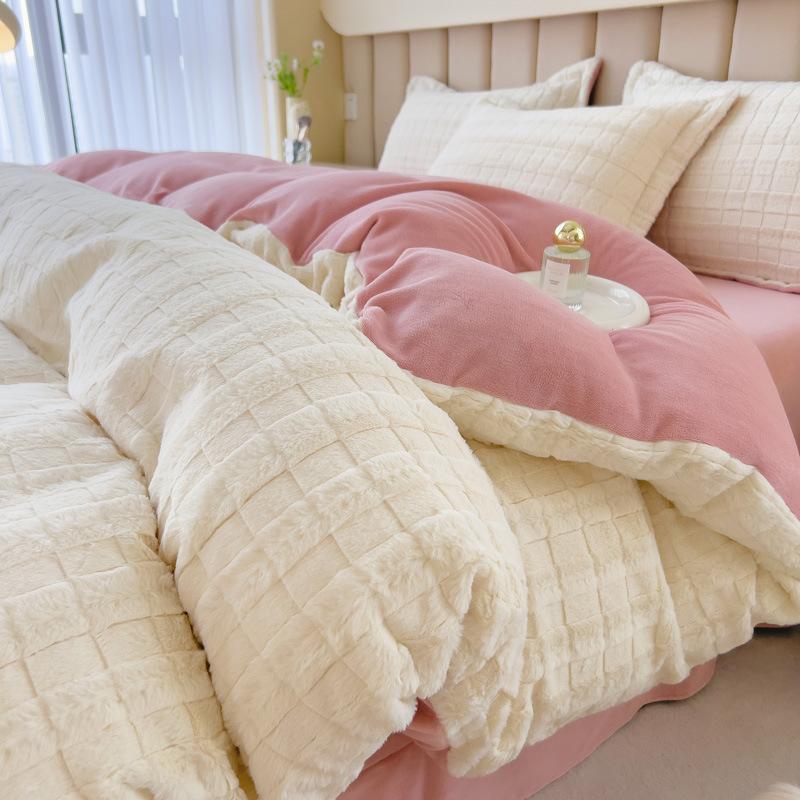 Rabbit Fleece Four-Piece Set, Thickened Milk Fleece Bed Sheet, Coral Fleece Quilt Cover, Three-Piece Flannel Bed Hat On The Bed
