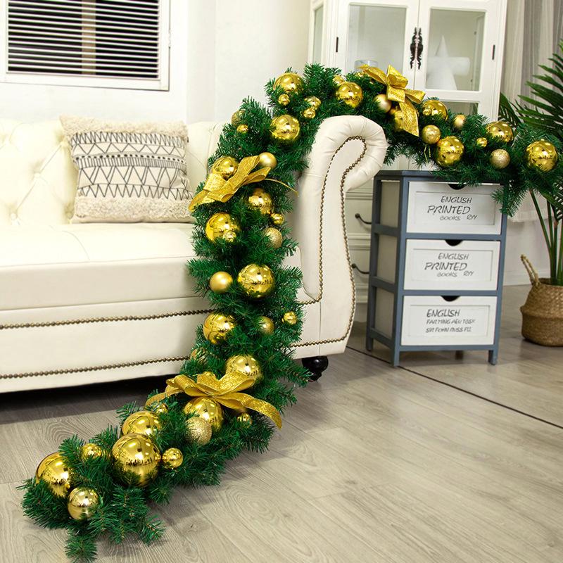 Christmas Rattan Rice Luxury Encrypted Window Display Set with Ball Ornaments and Wreath Decorations