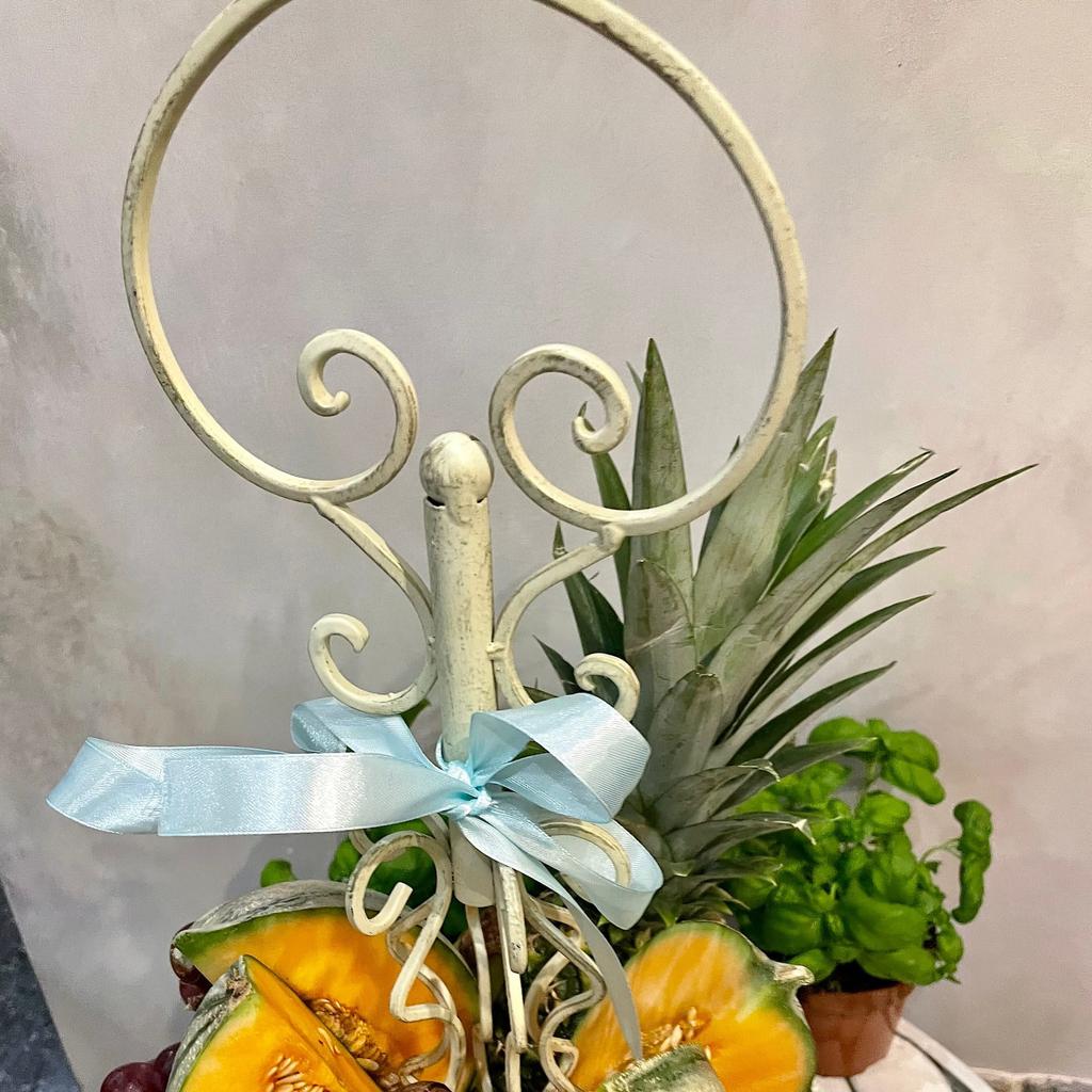 Fruit platter metal basket ecru