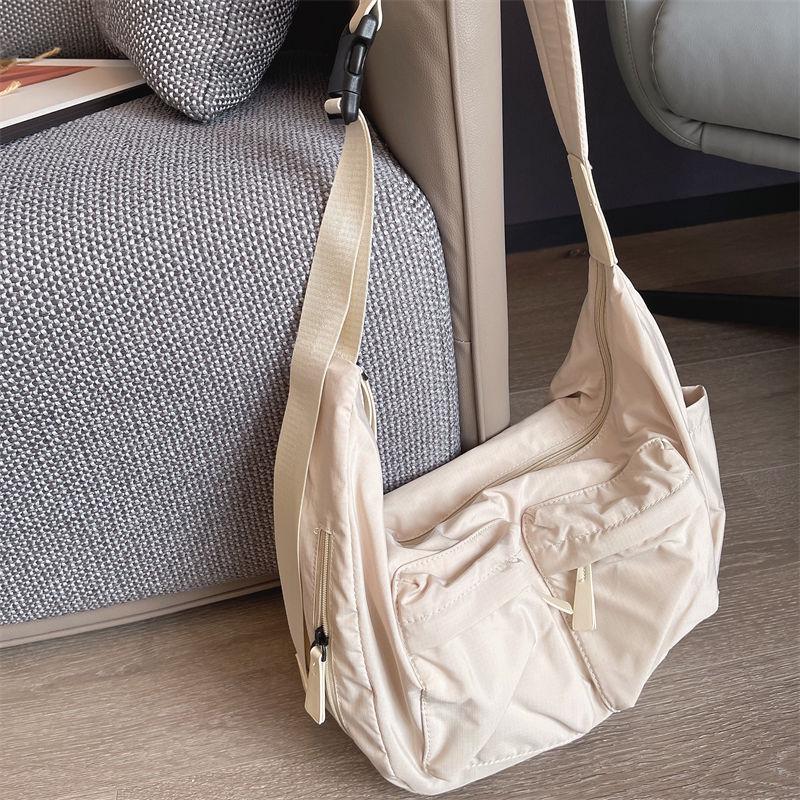 

Lightweight Nylon Waterproof Gym & Shoulder Bag - Large Capacity, Versatile, Casual Tote белый