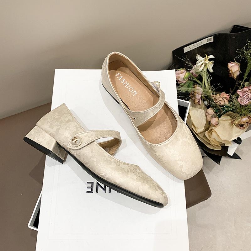 2025 spring and autumn new fashion versatile national style embroidered jacquard single shoes women's pearl French Mary Jane women's shoes