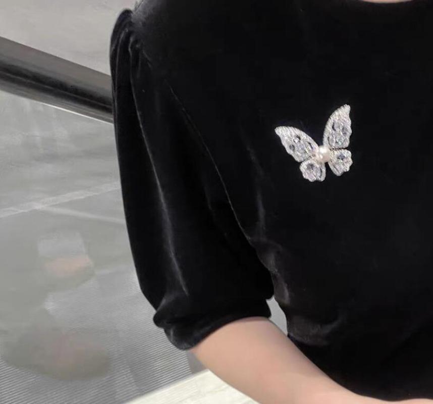Elegant Crystal Butterfly Brooches for Women Badges Classic Lady Dress Suit High-end Pins Fashion Jewelry