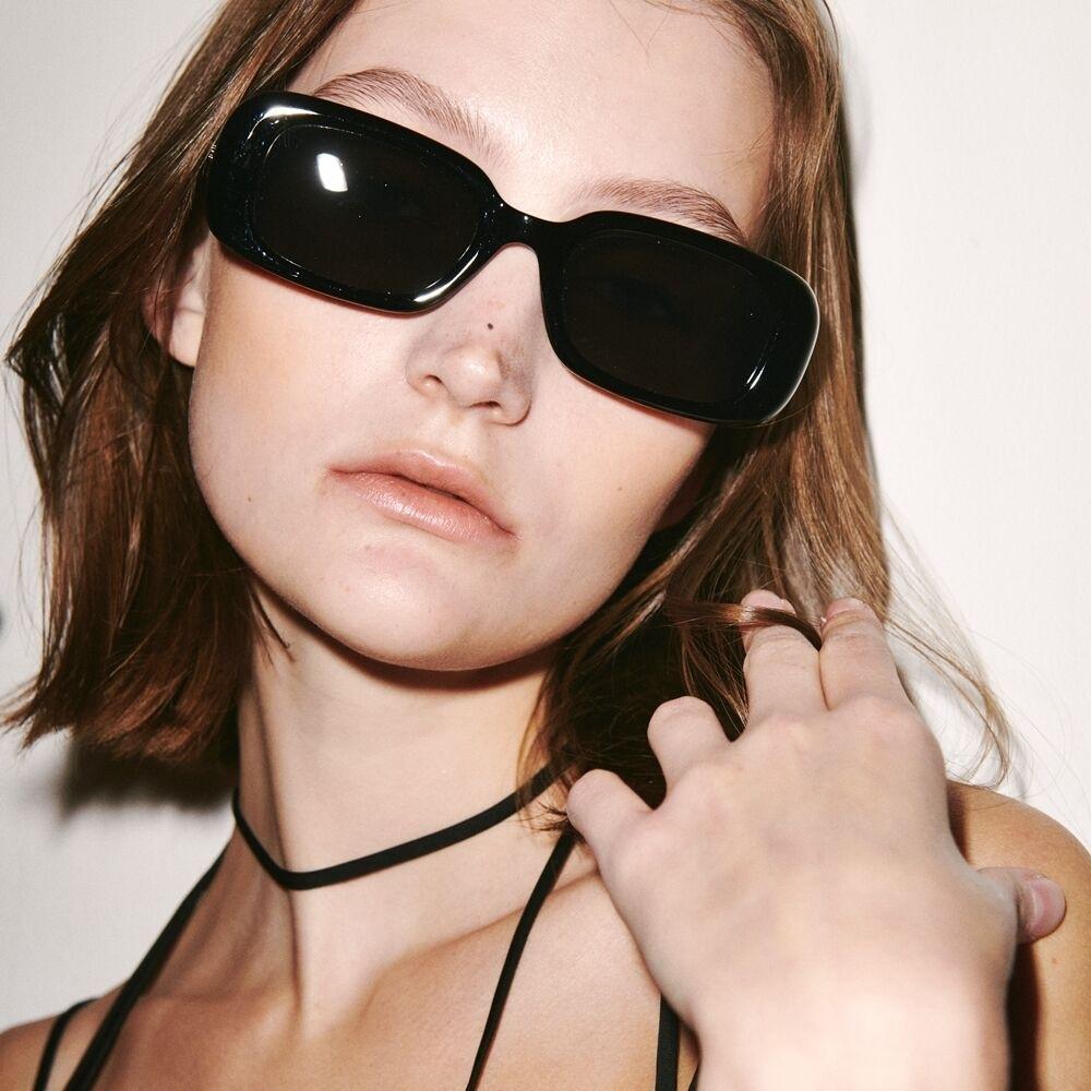 

Blue Elephant Vision Black