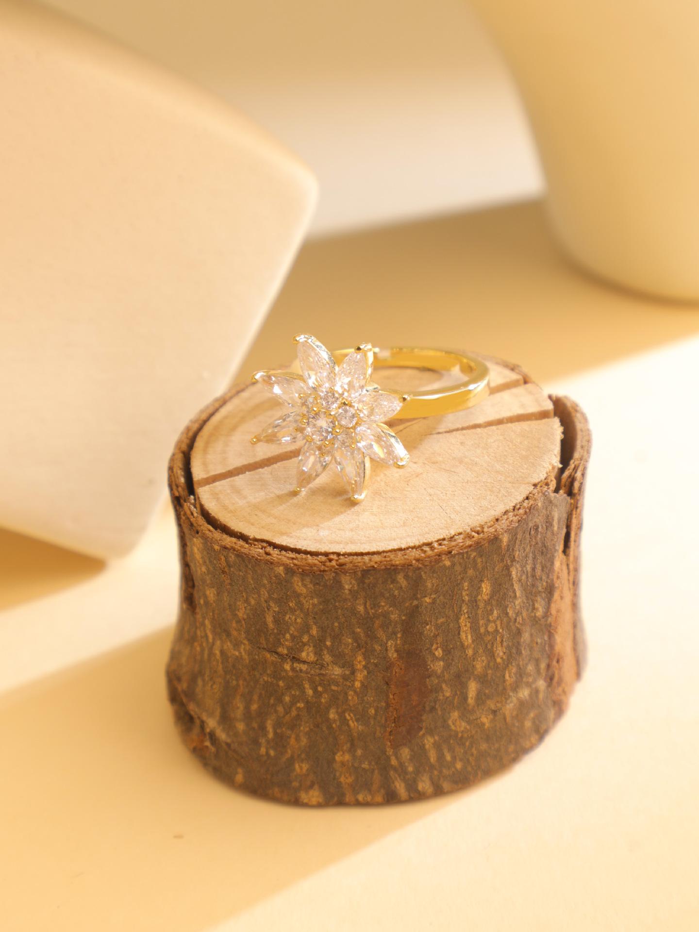 

Ring Women Do Not Fade Exquisite Flower Ring Niche Design Simple Adjustable Ring High-end Accessories