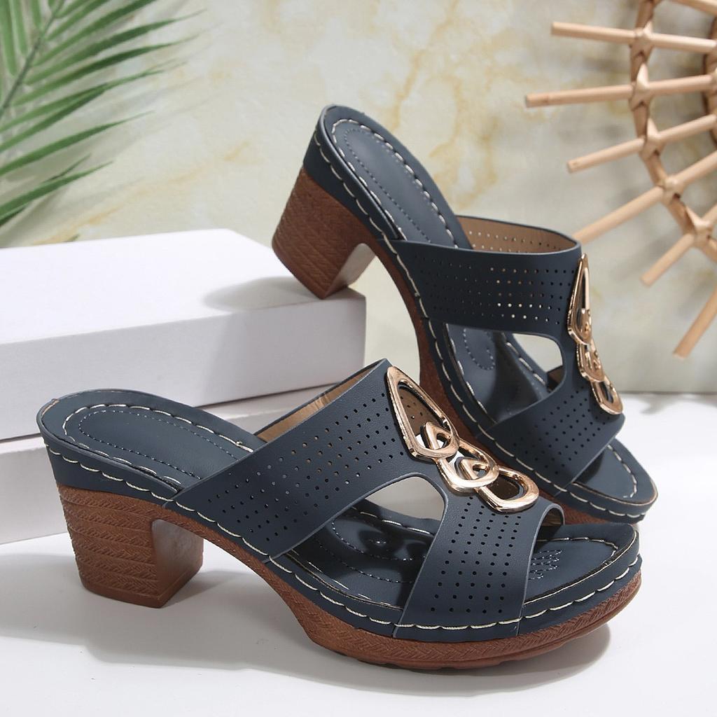 Fashion Summer 2025 new fashionable, lightweight and durable large-sized thick-heeled metal-decorated beach slippers