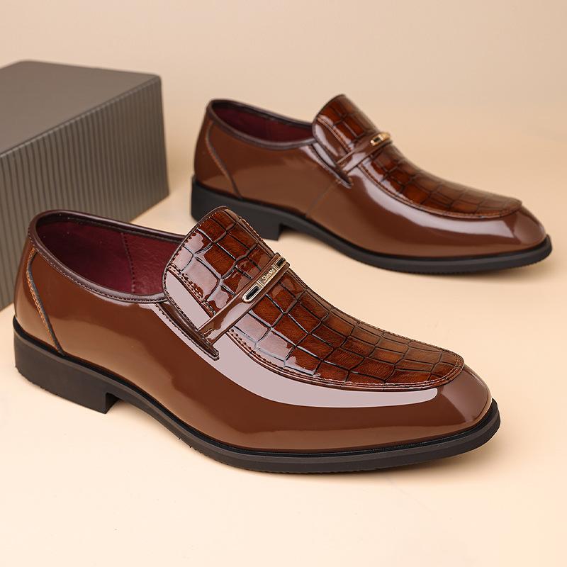 Britain Trend New Pointed Glossy Patent Leather Shoes For Men Slip On Casual Metal Buckle Loafter Formal Dress Footwear