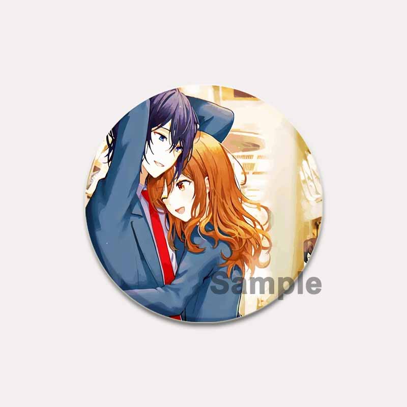 32/44/58mm Love Anime Horimiya Abzeichen auf Rucksackzubehör Miyamura Izumi Hori Kyouko Cartoon Broschen für Kleidung Tasche Dekor Geschenke Pins