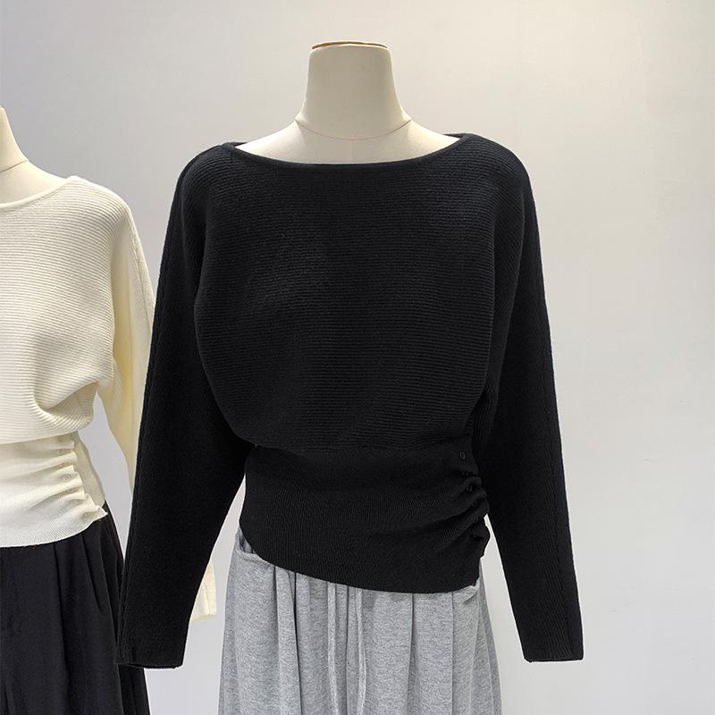 One-Shoulder Knit Base Shirt: Women's Korean Style Autumn/Winter Fashionable Versatile Off-Shoulder Sweater.
