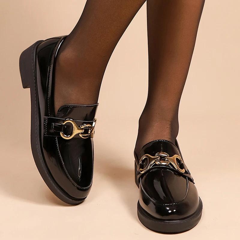 

Модные винтажные лоферы с черным металлическим декором для женщин, с острым носком, на толстой подошве, туфли-лодочки для офиса, женские нескользящие туфли из лакированной кожи 42 чёрный