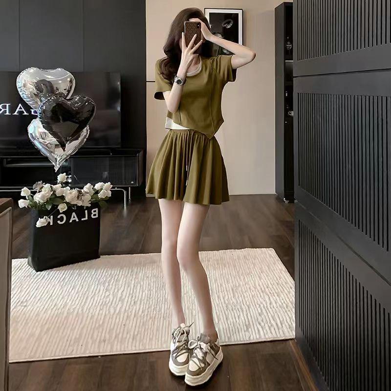 

Women s Summer 2026 Petite Casual Two-Piece Sportswear Set: Short-Sleeved Top and Shorts L темного кольору хакі