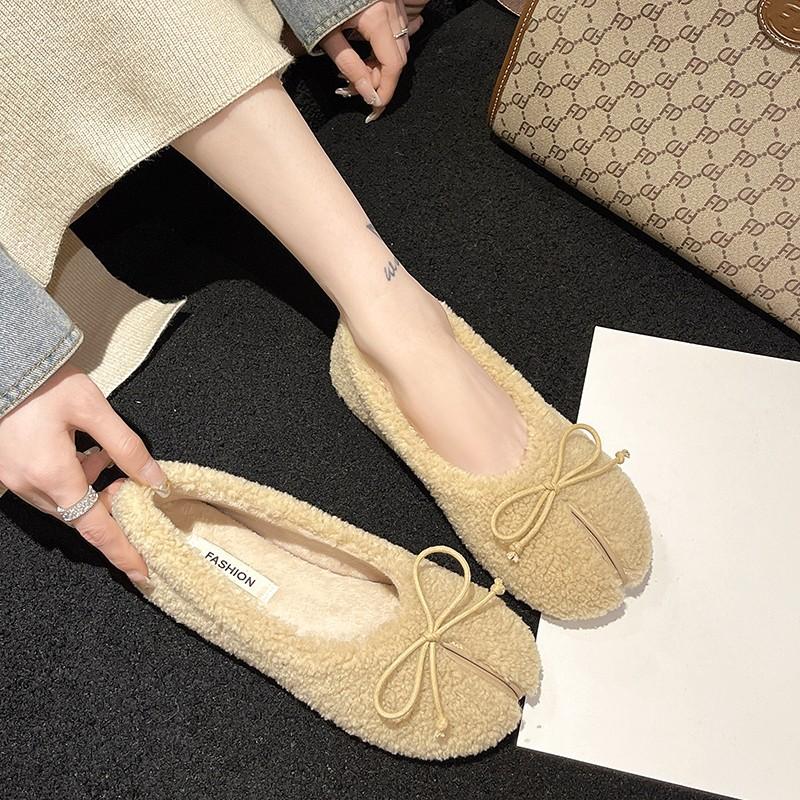 Sweet Fluffy Shoes for Women To Wear Outside Autumn and Winter 2025 New Velvet Beanie Shoes, Shallow Mouth Versatile Flat Bottom Warm Cotton Shoes