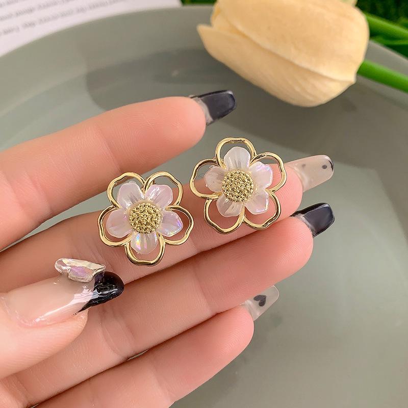 2025 Nové špičkové retro perlové klipy na uši: Náušnice pecky bez piercingu pro ženy - Francouzský niche styl