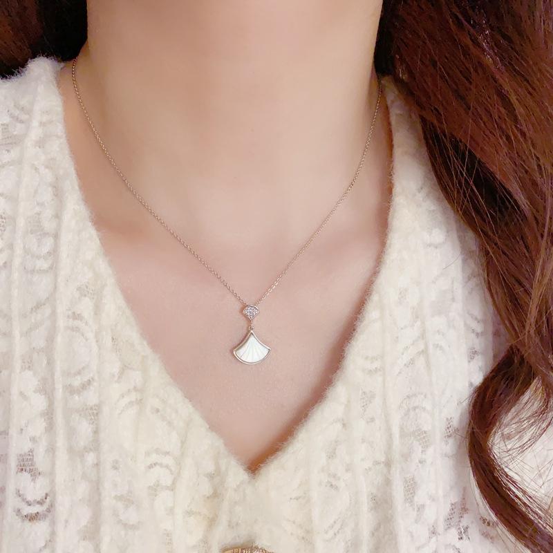 Colier Exquis High-End cu Pandantiv Evantai din Sidef - Accesoriu Versatil de Tip Choker de Lux