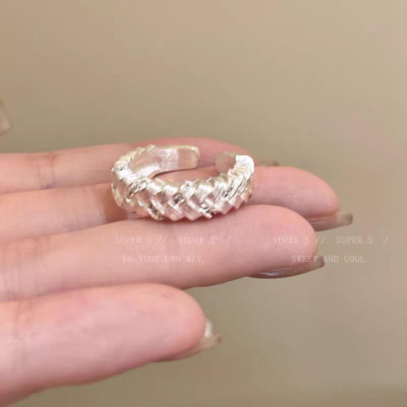 

Wire-cut Open Ring for Women - A Small-scale, High-end, Luxurious Couple s Finger Ring with A Touch of Exclusivity. Fine-cut wheat ears