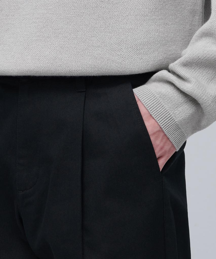 MUSINSA STANDARD One-Tuck Regular Fit Chino Pants [Black]