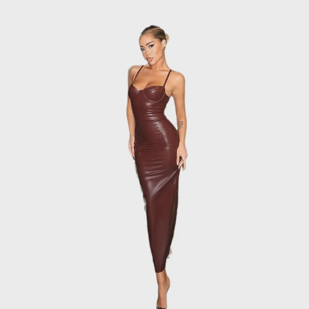 2024 Schickes europäisches & amerikanisches einfarbiges PU-Leder-Spleiß-Sexy, tailliertes Trägerkleid.