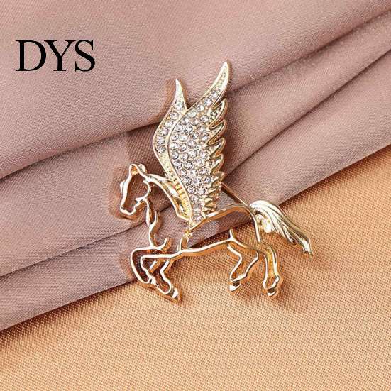 Alloy Brooch Accessory Rhinestone Flying Horse Brooch, Hollow Winged Lapel Pin for Men Jewelry Women, Decorative Badge Clothes Bag Hat Scarf Suits