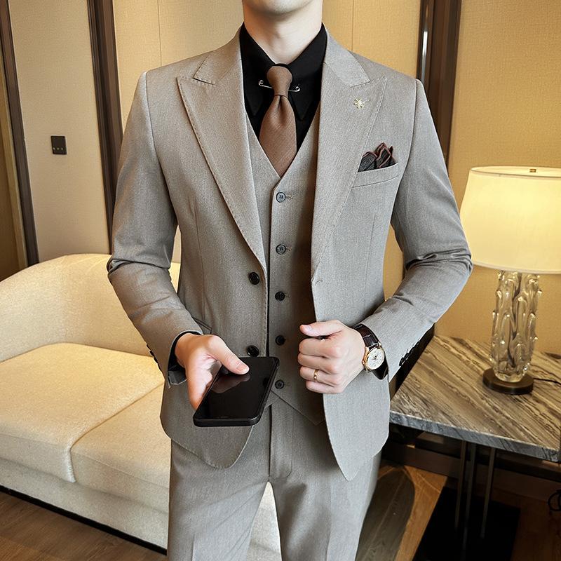Men's Slim Fit Two-Button Peak Lapel Three-Piece Suit