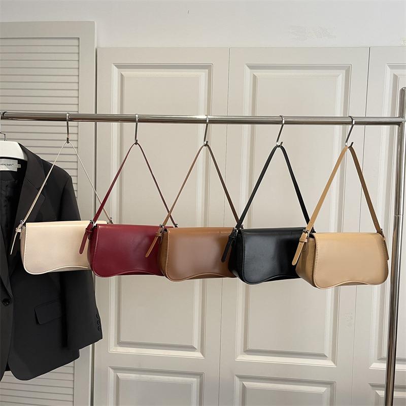 Simple and fashionable spring new armpit bag trend casual personality solid color work commuting shoulder bag